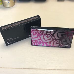 Perfect Palette with mini cheek brush